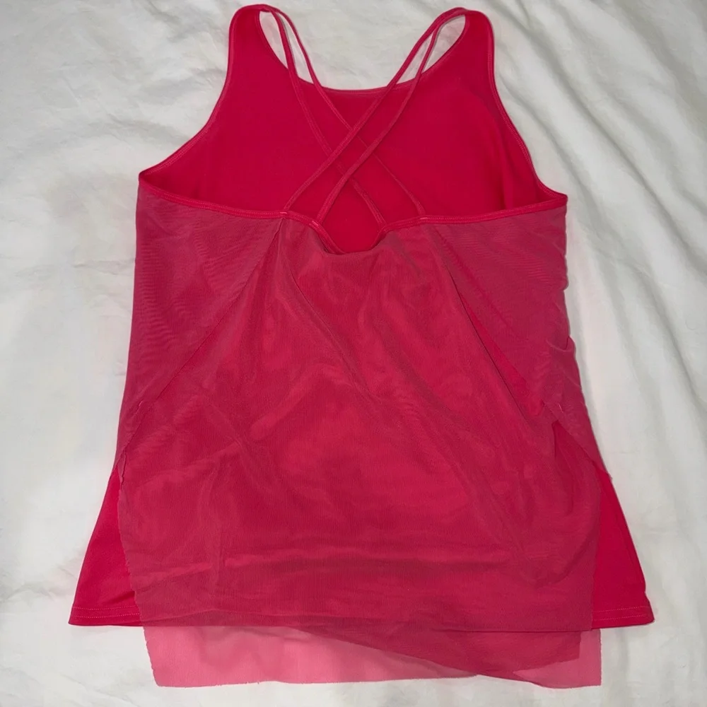 Workout top - Picture 2 of 3